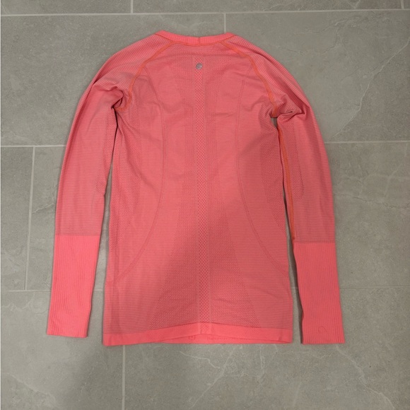 Lululemon Swiftly Tech Long Sleeve Hip Length T-shirt in Heathered Flare Size 6 - Picture 7 of 11